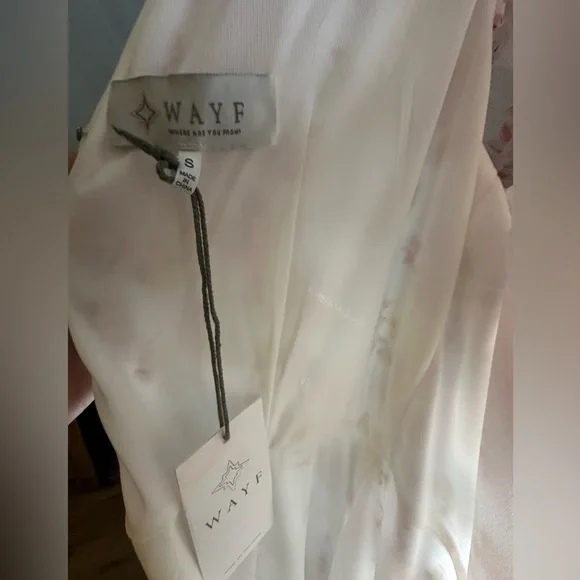 NWT. Floral WAYF Dress. Excellent condition. - Picture 3 of 11